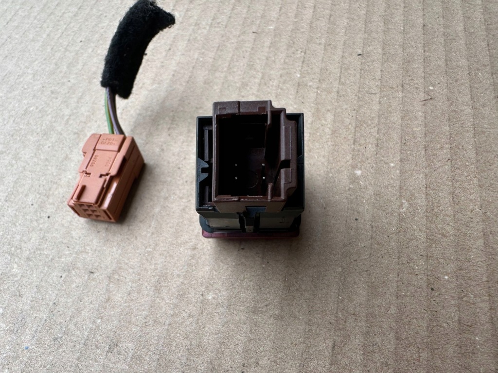 Peugeot 207 кнопка выключатель аварийных штекер 96472122kr с Разборки