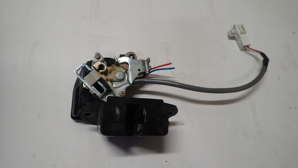 фото №4, Toyota corolla verso 01-03 замок крышки багажника