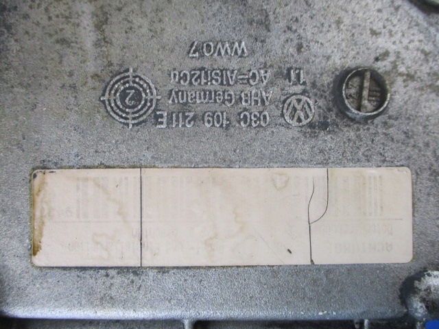 Golf 5 v 1.6fsi bag накладка кришка розподільного валу 03g109211e в Україні