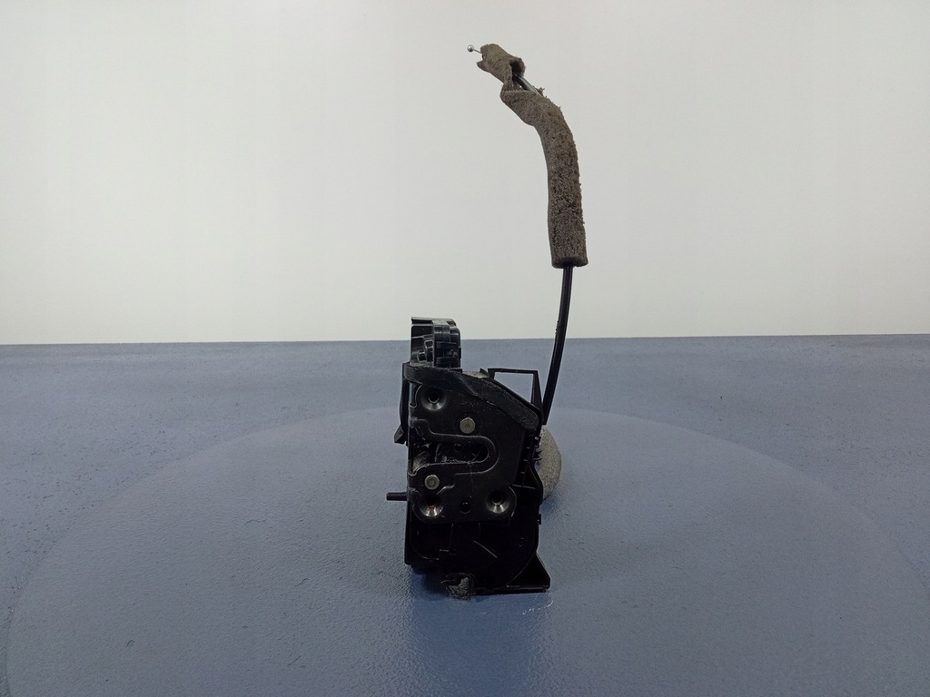 фото №1, Megane iv замок дверь задняя правый 4 pin 825028903r