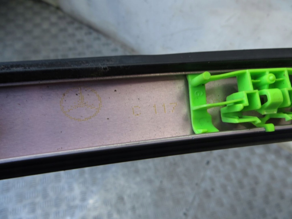 Mercedes cla 117 sedan молдинг дахова ліва 12- Зі Шроту