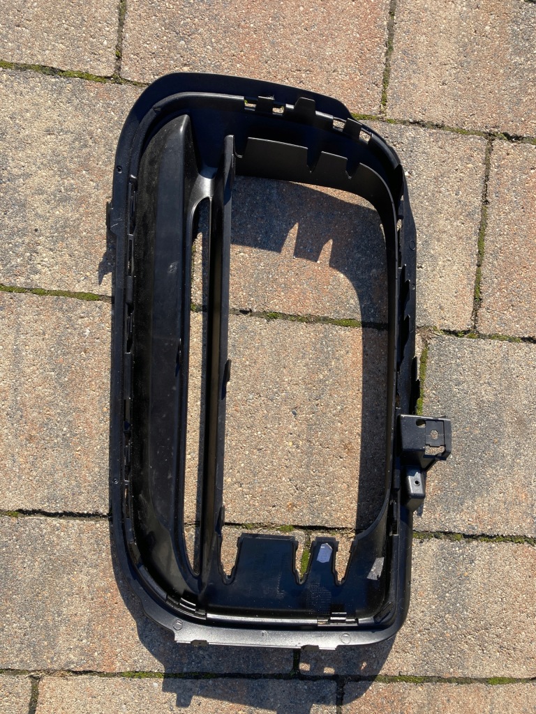 Porsche cayenne 3 9y gts решітка бампера перед права orgi. Київ