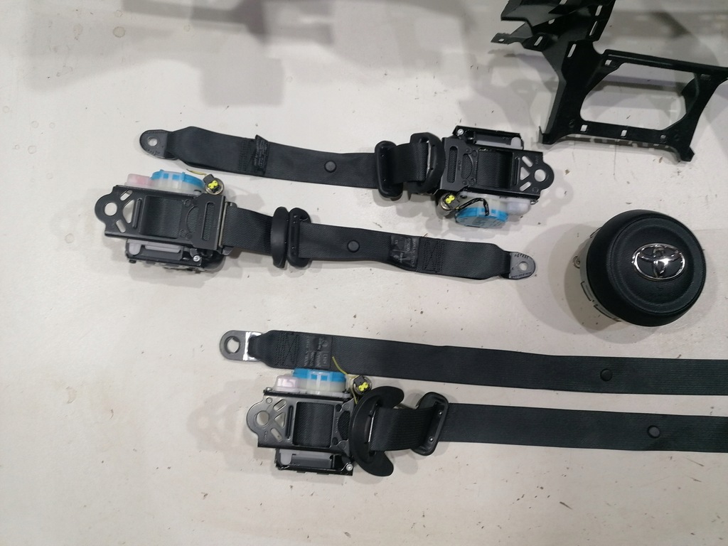 фото №6, Toyota yaris 4 iv cross панель приладів консоль подушка безпеки подушка ремені оригінал