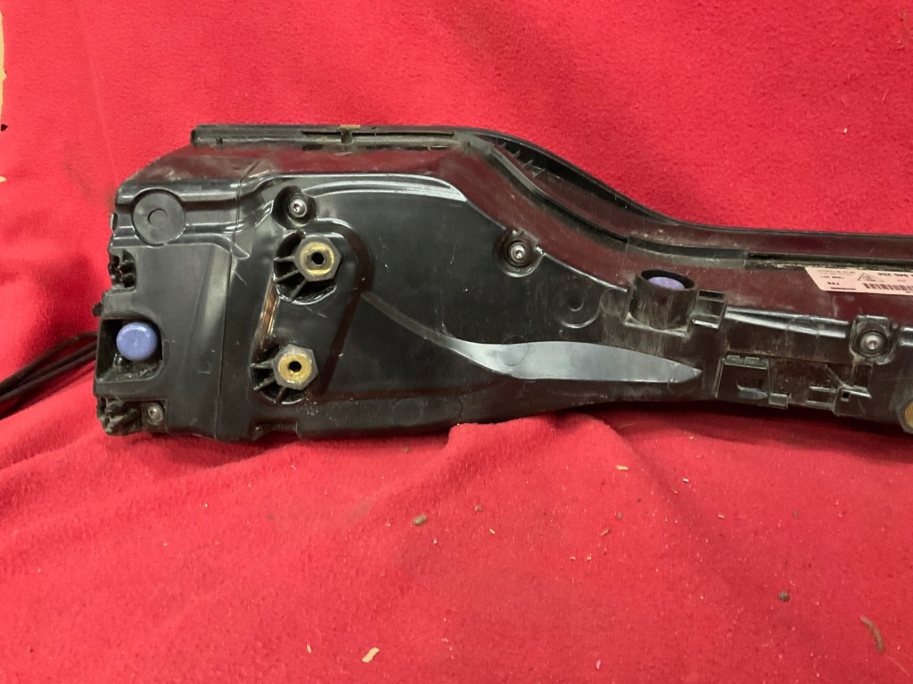 Macan 95b рестайлінг  2018- фара led накладка кришки задній 95b945208 Оригінал