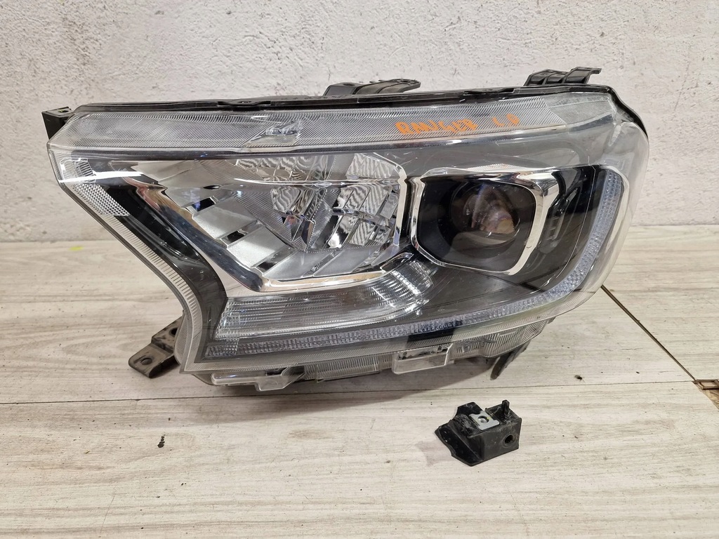 фото №1, Лампа перед левая ranger lift full led jb3b-13e015