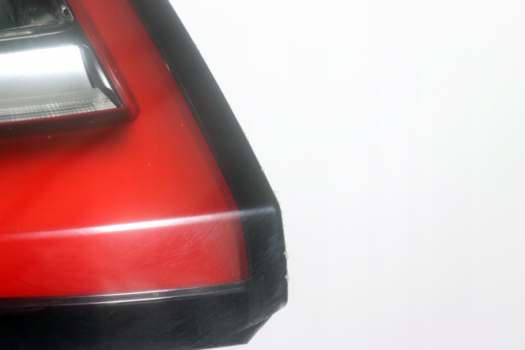 Tesla model 3 ліва фара задній 1691498-00-f j-6996 в Україні