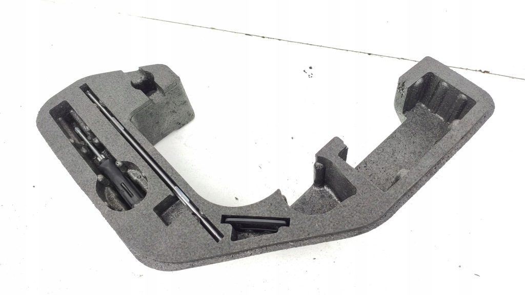 фото №1, Audi a5 8twkład колеса набор ремонтный инструменты