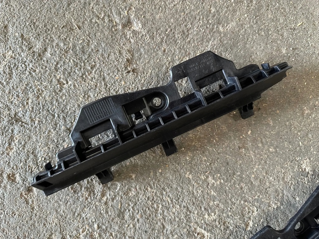 фото №1, Renault arkana кронштейн праве