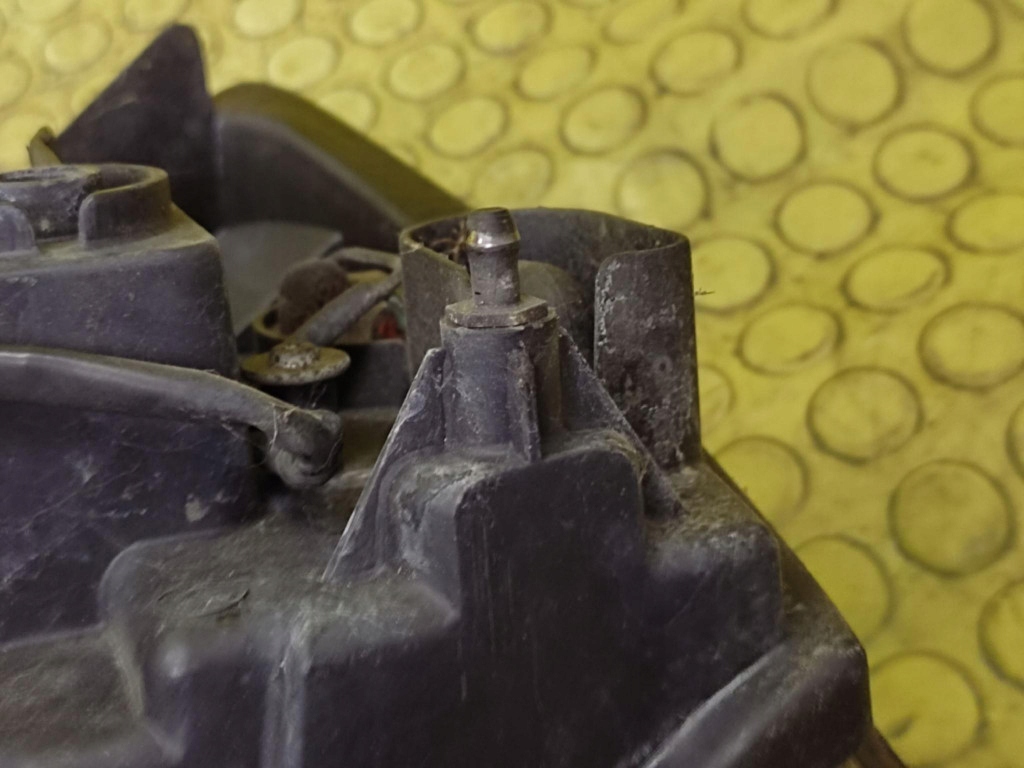 Kia carens 2 фара фара правий перед Ціна