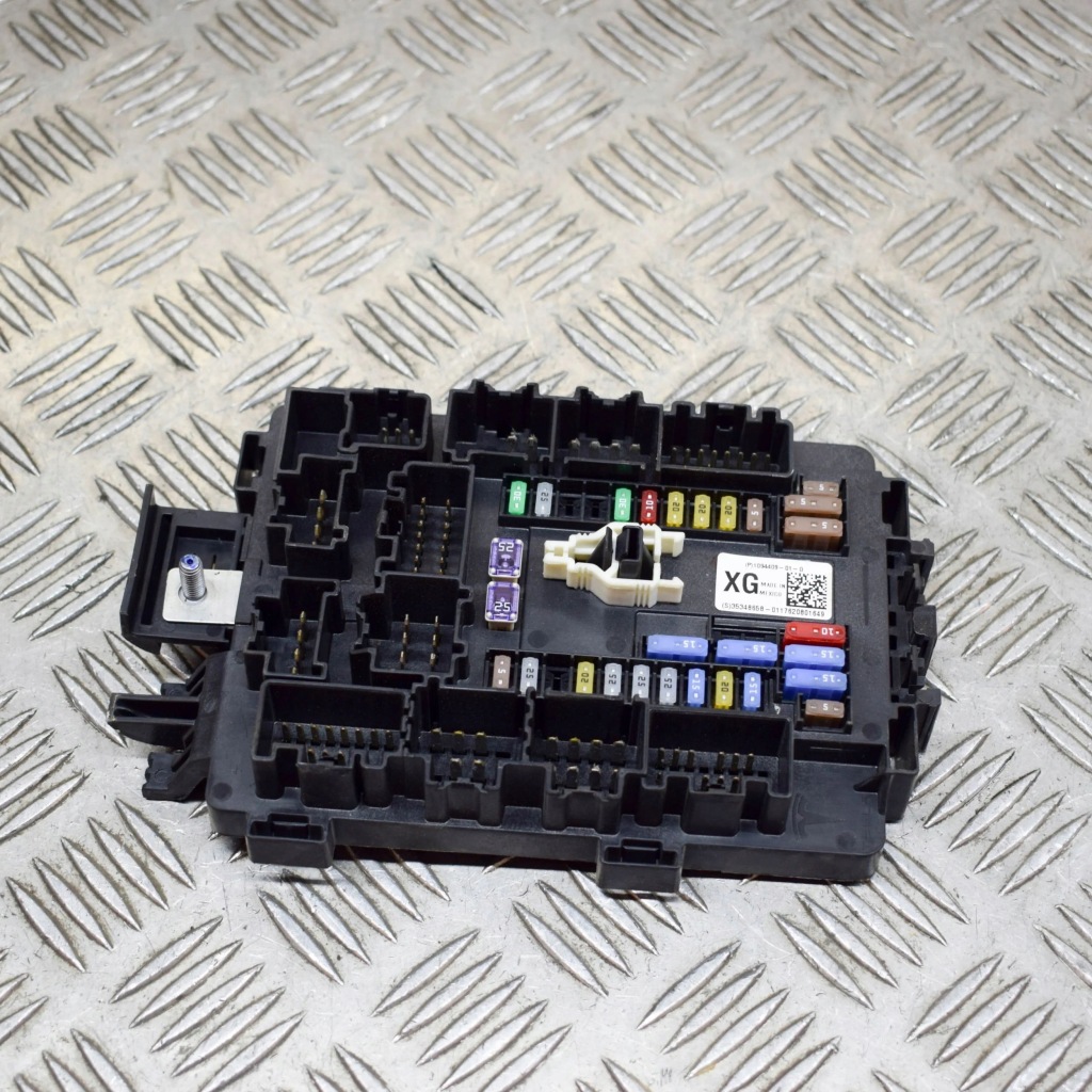 Купить Tesla model x 2020 рамка / модуль предохранителей