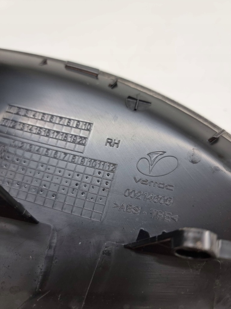 Mercedes-benz eqa 2023 задний  сторона правая молдинг под фара задняя Недорого