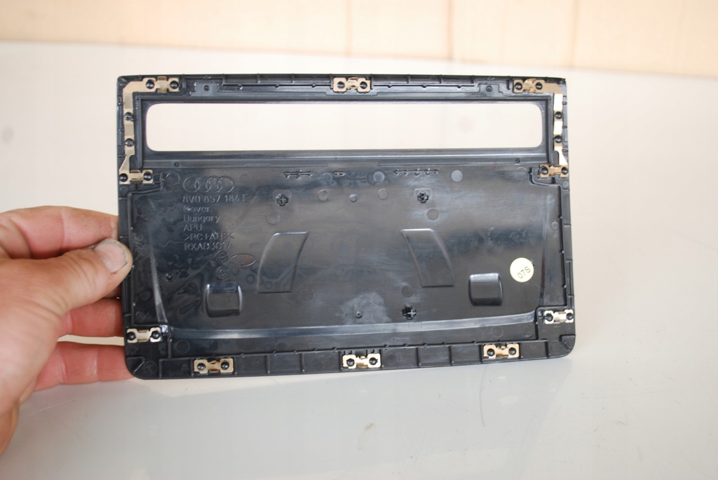 фото №9, Заглушка защита monitora mmi audi a3 8v 8v0857186e