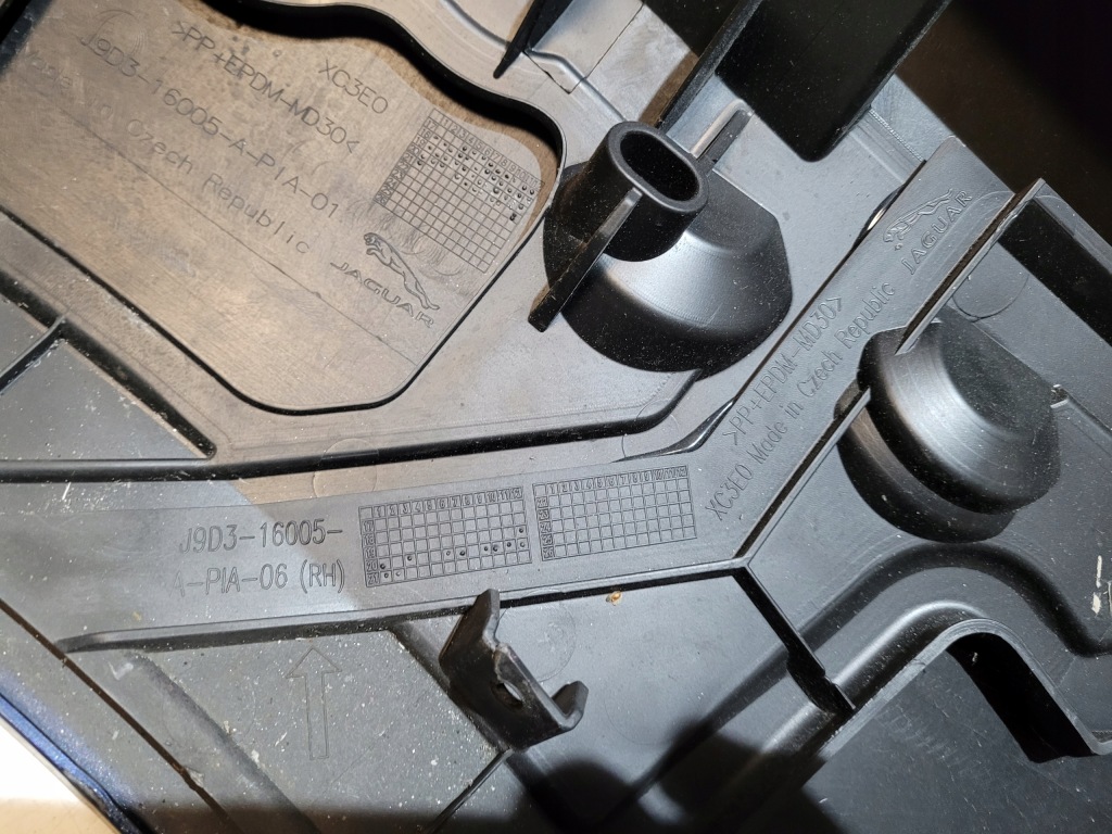 Крыло  правый  передний jaguar 1 pace x590 Киев