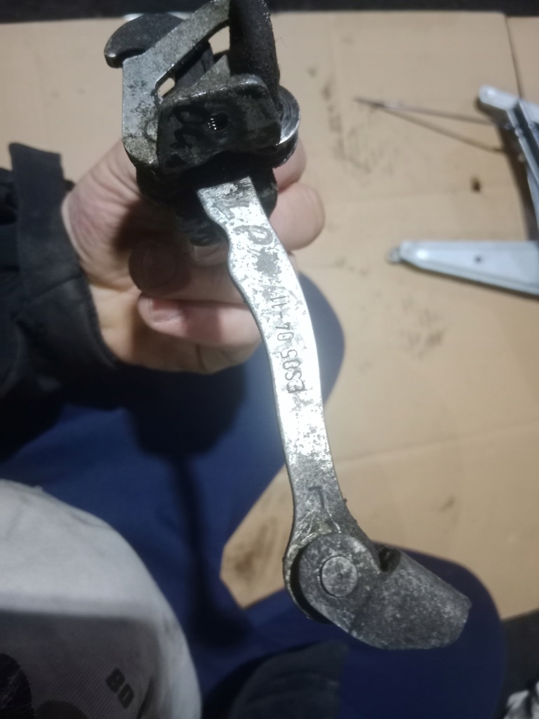 фото №1, Обмежувач двері лівий перед opel meriva a