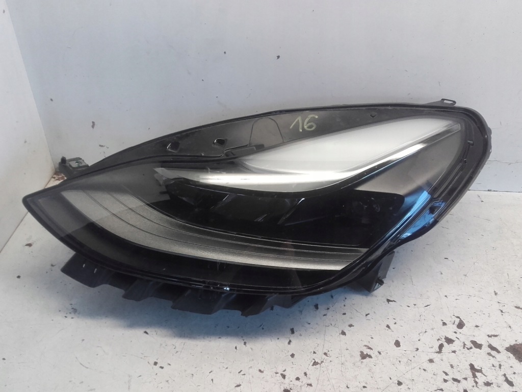 фото №1, Tesla 3 lift 21- лампа перед левая 1514952-00-d