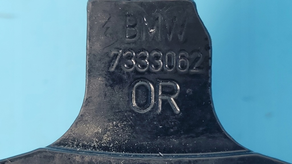 Bmw 5' g31 518d touring 18r петли дверь правый задний  7333094 7333062 Недорого