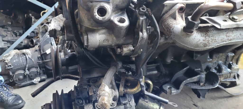 Напрямна з двигун mercedes w126 sec 5,6 560 m117968... поршень Оригінал