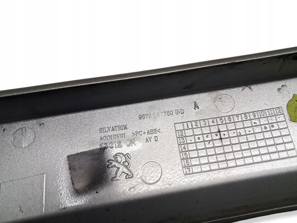 фото №8, Peugeot 2008 заглушка рейлинг крышный правый перед 9678357780