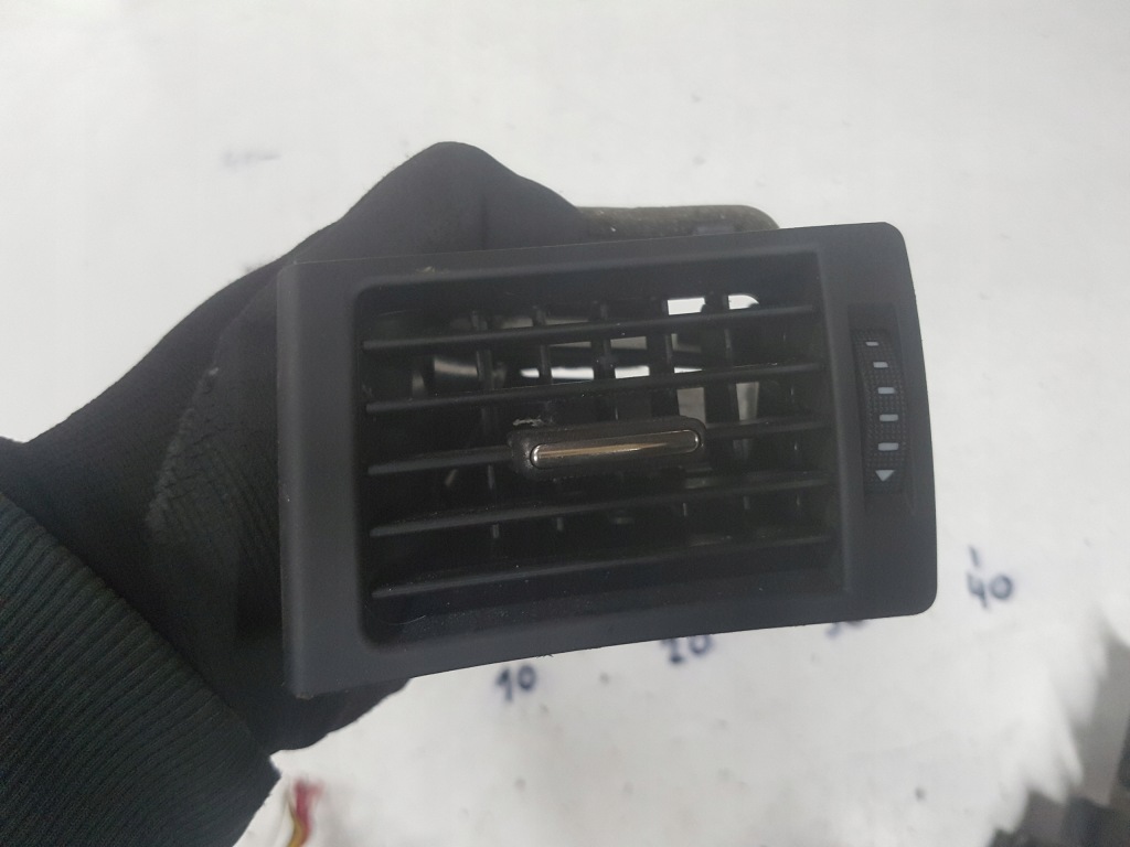 фото №1, Audi a4 b7 04-07r решітка обдув ліва czarna