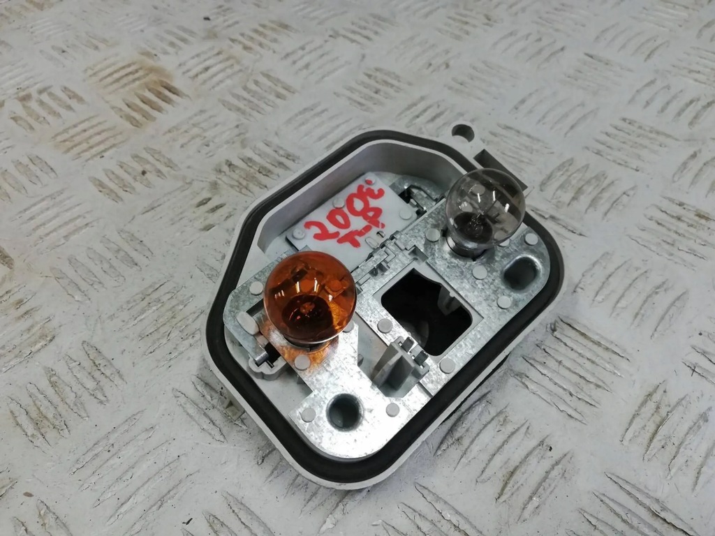 фото №1, Peugeot 2008 вкладыш лампы правый задняя