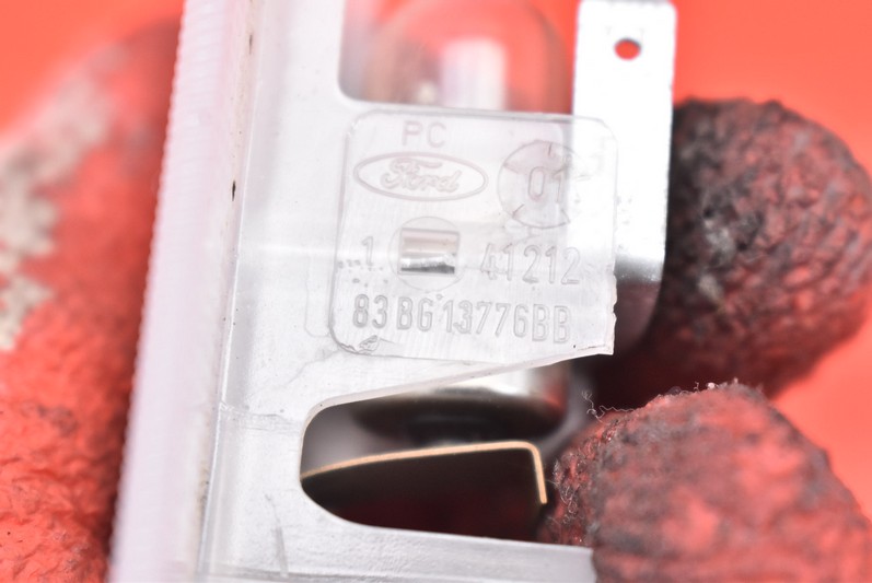 фото №7, Лампа освещение салона задняя 83bg13776bb mazda tribute 1 i 00-04