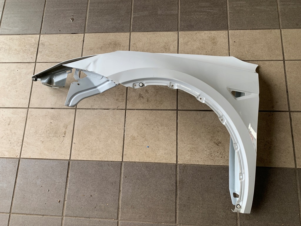 Купити Крило ліве tesla model y