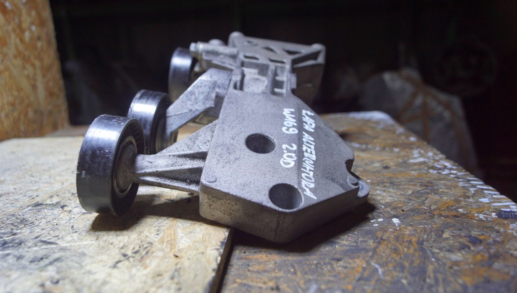 Купити Mercedes w169 2.0 cdi кронштейн натягувач кронштейн генератора