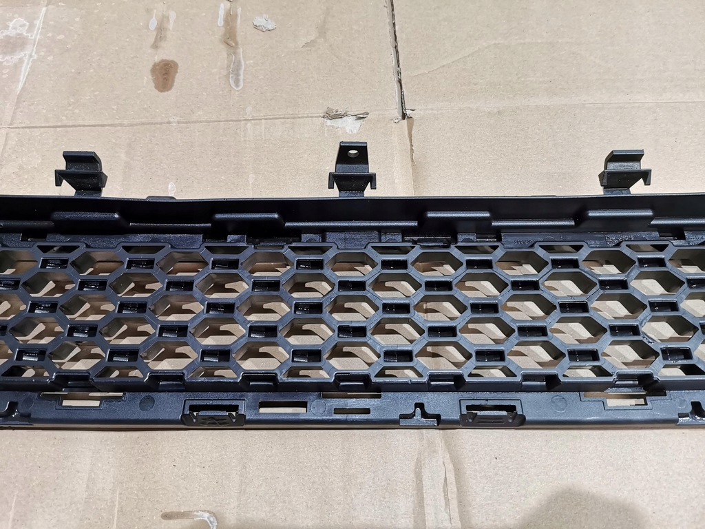 фото №14, Решётка средняя бампера перед передний jaguar f-pace hk8m-17h750-a