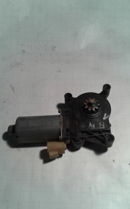 Купити Моторчик скло правий перед mercedes ml w163 9137041105