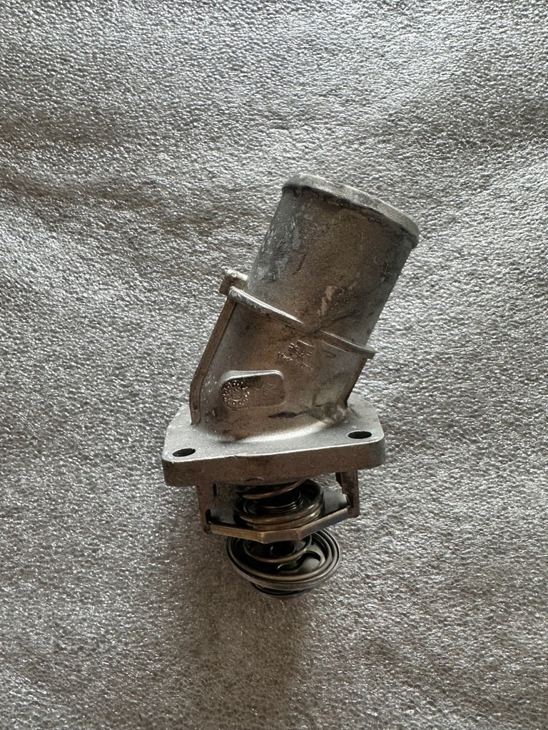 фото №1, Корпус термостат ferrari....