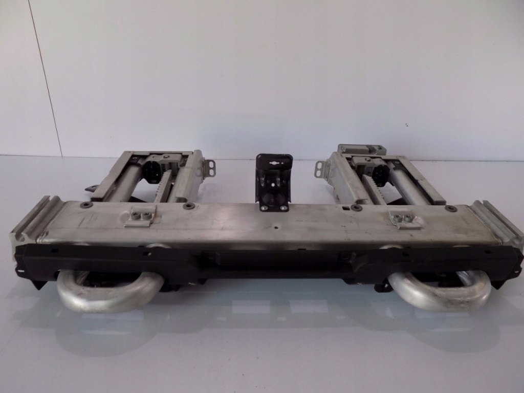 фото №8, Bmw 1 e88 подголовник дуга задняя 132328-10 - 6102