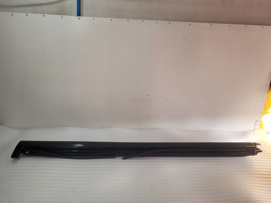 фото №1, Volvo оригинальный номер 30744339 молдинг порог накладка