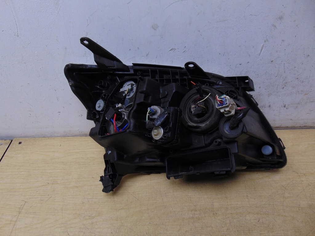 фото №15, Лампа левая перед toyota avensis t25 europa