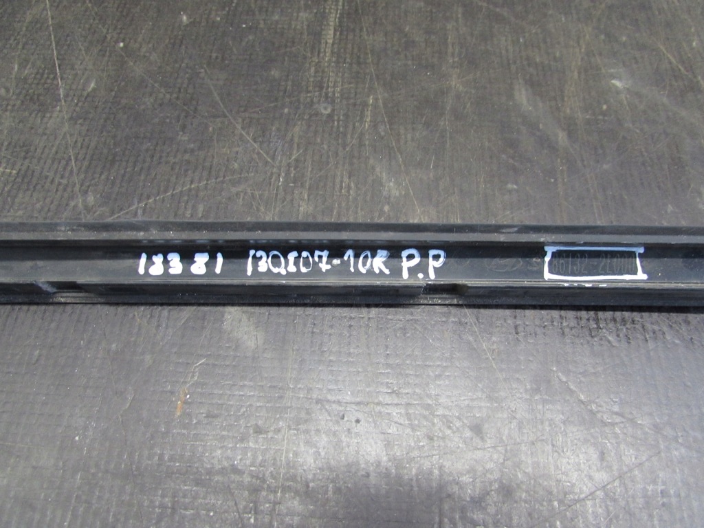 Накладка  стекло лобовое правый  передок  hyundai i30 07-10r 86132-2l000 Доставка
