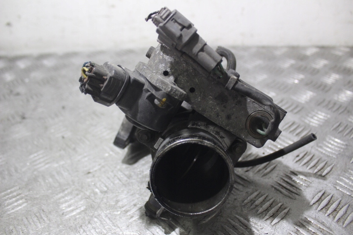 фото №1, Дросельна заслінка toyota avensis ii t25 2.0d4d