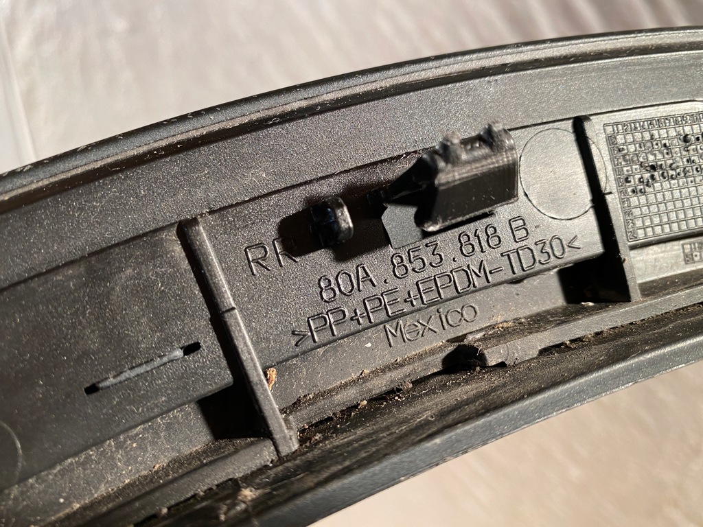 фото №8, Audi q5 80a молдинг крила правий задня задня права