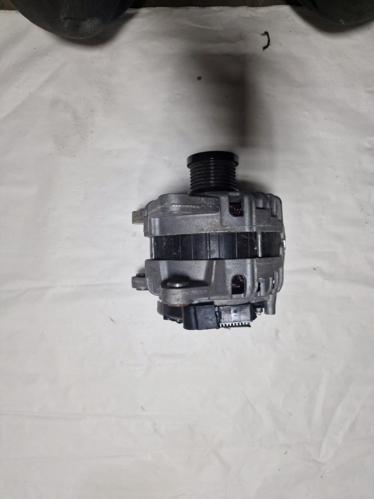 фото №1, Rt142 dacia sandero iii 1.0i генератор 231007769r tl2201119 12011374300