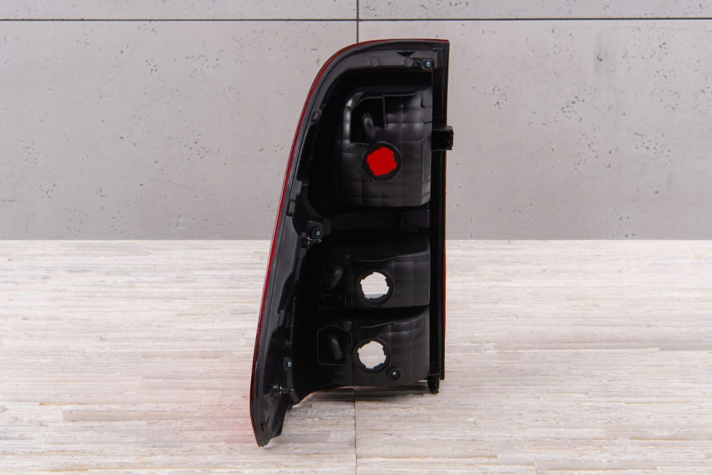 фото №8, Toyota hilux viii pre lift 15-20 задняя лампа правая 815500k260