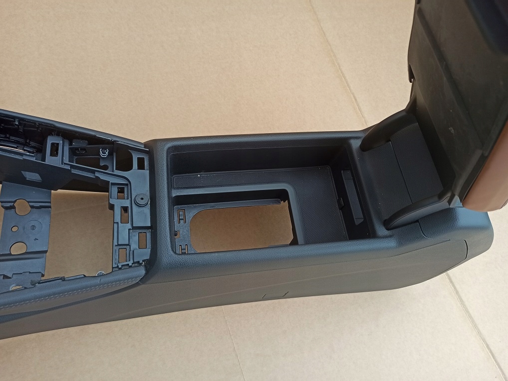 фото №10, Audi a4 b9 туннель средний подлокотник 8w0864283a