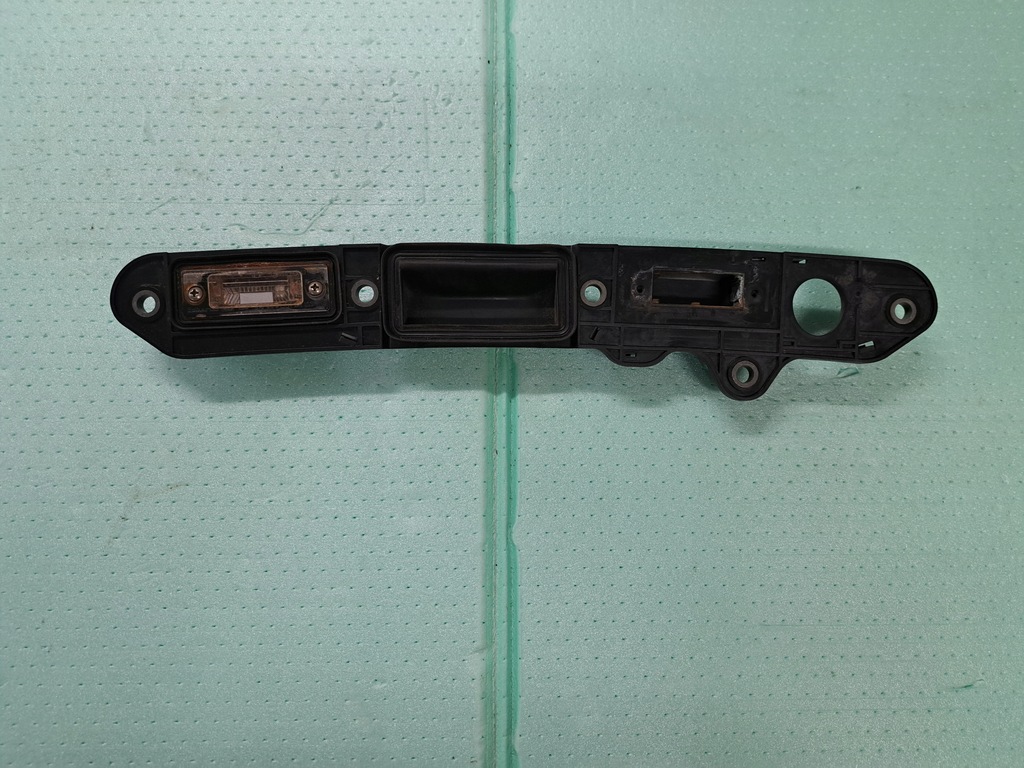 фото №1, Vw golf v plus молдинг освещение номерного знака крышки