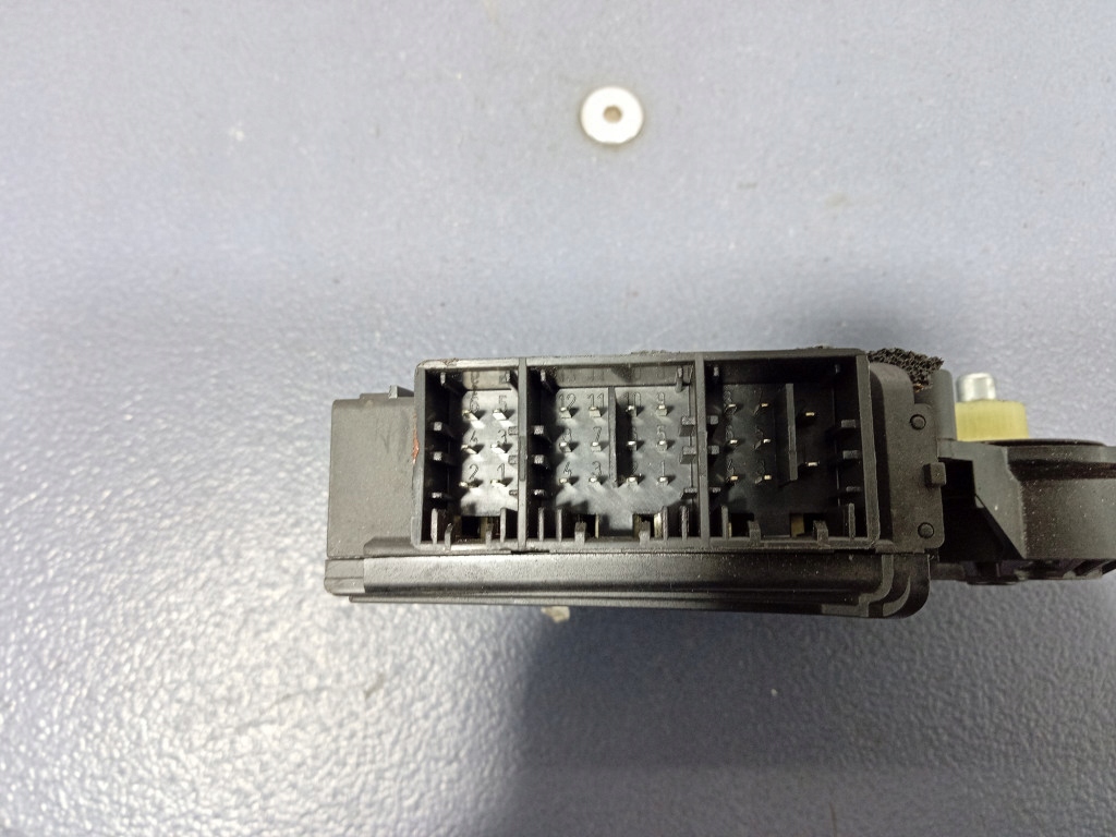 фото №5, Vw polo iv 9n 5d моторчик скло правий перед 6q5837752a