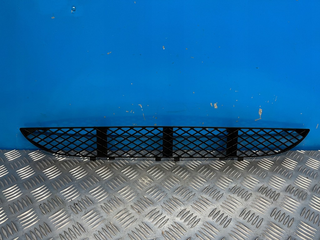 Купити Mercedes w210 рестайлінг  середня решітка бампера