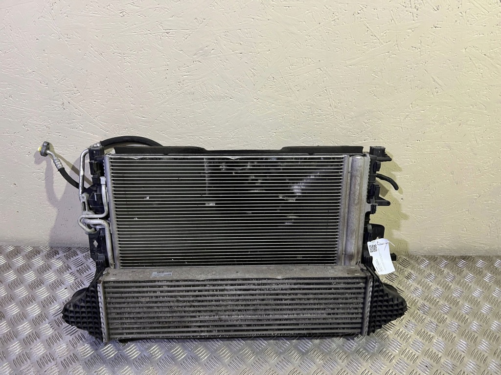 фото №1, Volvo v40 2016 радіатор / комплект