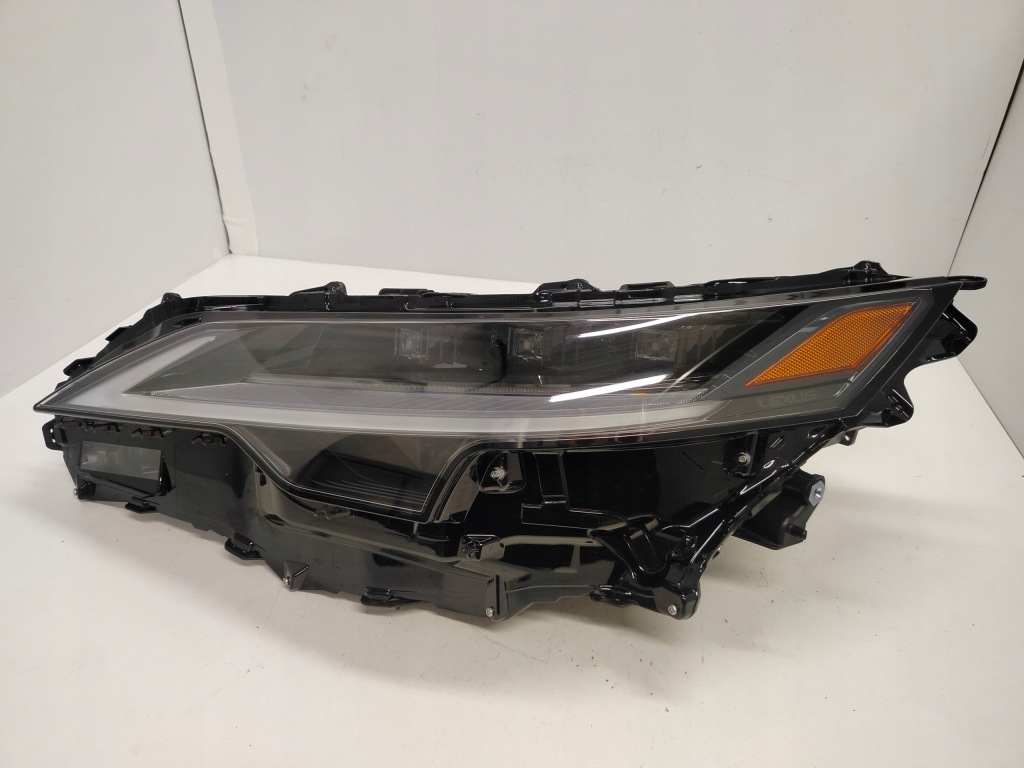 Купить Lexus rx v full led фара правый  левая идеальное