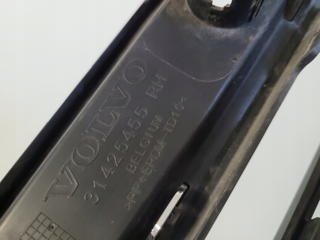 фото №10, Volvo s90 v90 решётка правая хром правый заглушка накладка 31425455 оригинал