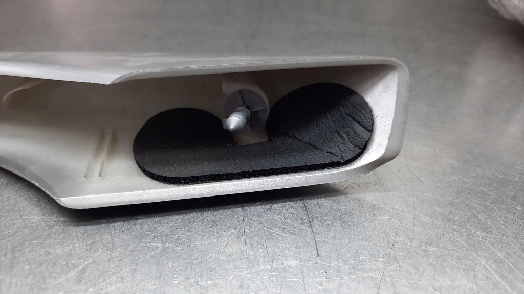 фото №6, Заглушка рейлинг задняя задняя правая 31253461 volvo v50