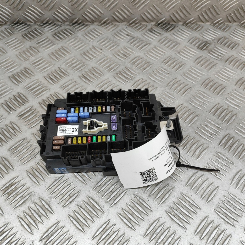 Купити Tesla model x 2018 рамка / модуль запобіжників