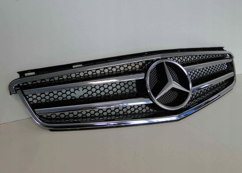 Mercedes c w204 204 накладка  хром решетка 63 amg Цена