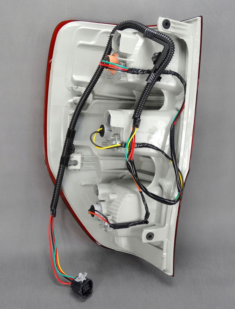 фото №4, Лампа задня ford ranger 2012- права комплектна