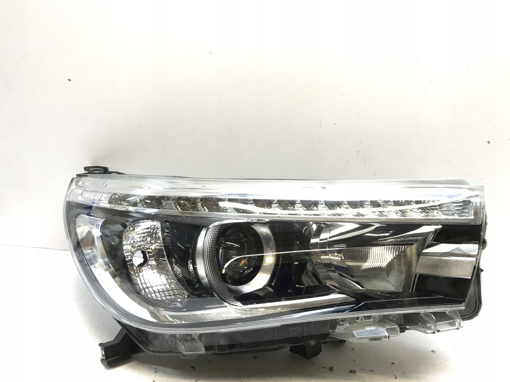 фото №1, Toyota hilux viii 8 лампа правая led 2015 -